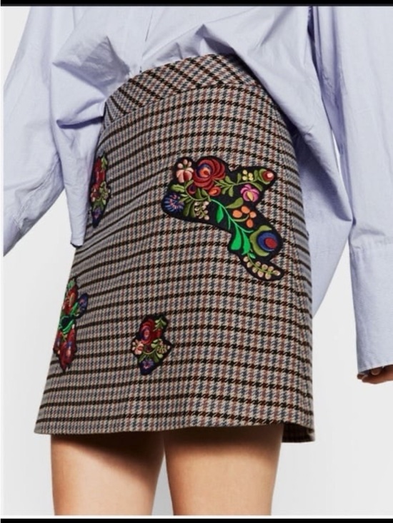 Zara Dresses & Skirts - ZARA BROWN FLORAL HOUNDSTOOTH PLAID MINI SKIRT WITH FLOWERS  size S